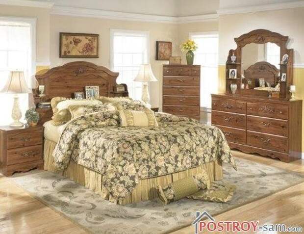 Красивая спальня с комодом