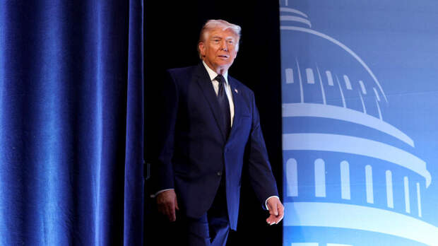 В США призвали срочно сместить Трампа из-за проблем с умственными способностями