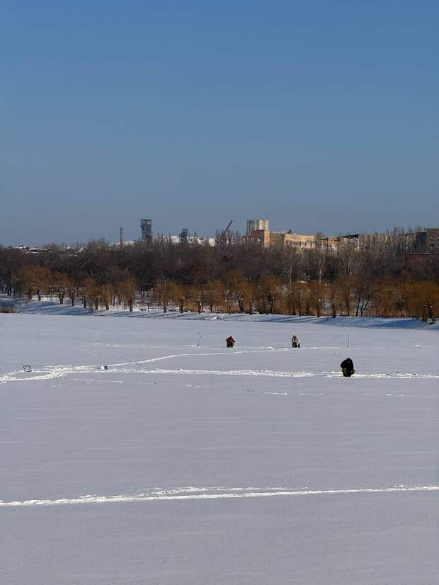 В Донецке начался сезон рыболовов