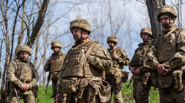 Захарова: Запад не может вооружать Киев и участвовать в мирных переговорах