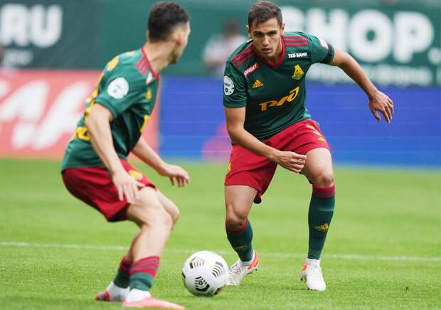 Защитник «Локомотива» Фассон назвал лучших футболистов сборной России: «Эти двое выделяются»