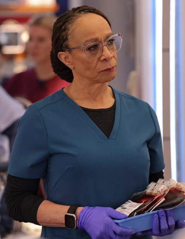 Sharon holding medical supplies on Chicago Med S10 E1