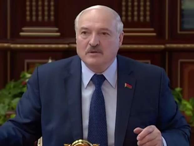 Лукашенко отскочил: "Мы не собираемся втягиваться в войну"