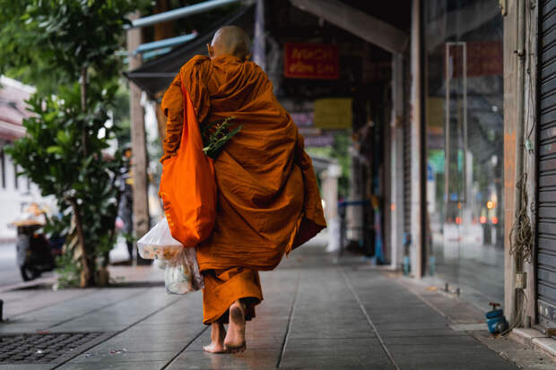 Женщина забеременела от давшего обет безбрачия монаха и обвинила его в издевательствах