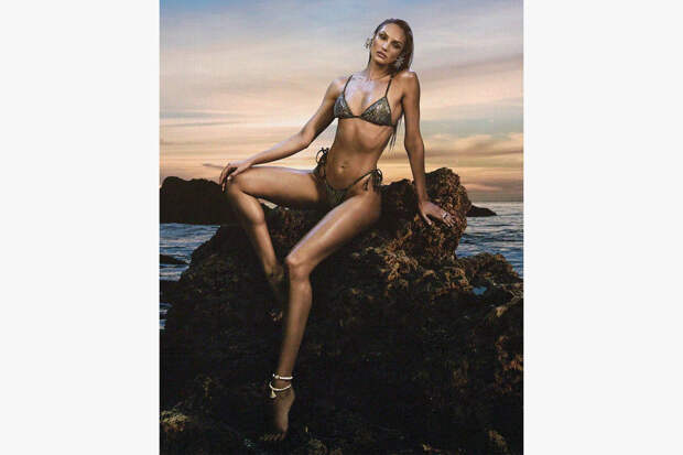 Популярная супермодель снялась в откровенных купальниках для Victoria's Secret