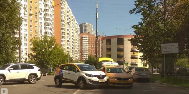 На Хорошевском шоссе каршеринг вступил в «бой» с такси