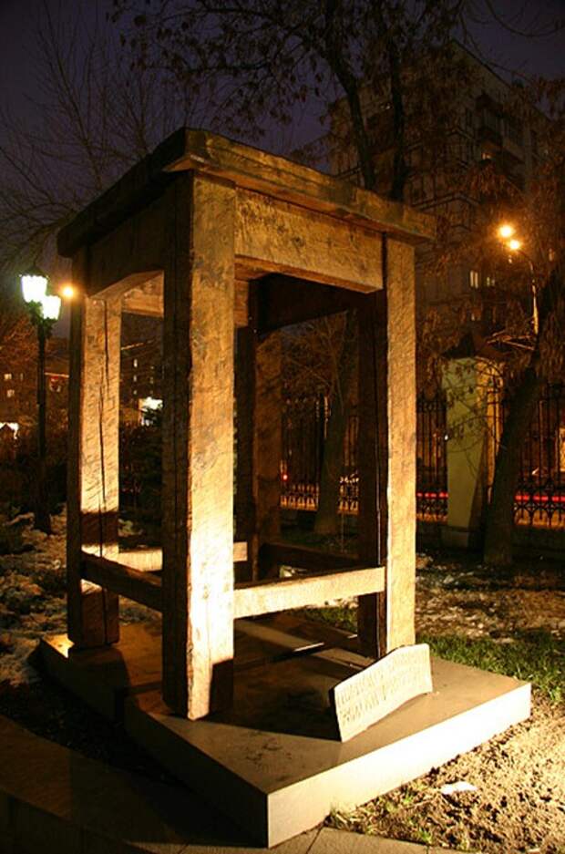 Памятник таганок. Таганок для паяльной лампы универсальный тпу-2к. Памятник таганок. Памятник первому табурету москва. Таганок туристический тт-1.