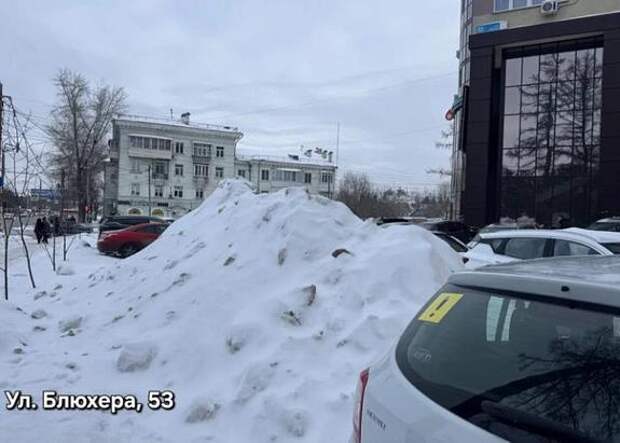 В Челябинске управляющие компании получили штраф за кучи снега