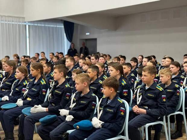 Капитан ледокола «Евпатий Коловрат» Роман Архипов рассказал рязанским школьникам о жизни моряков