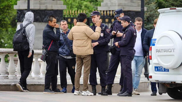 Володин: в Госдуму внесут законопроекты по усилению контроля за мигрантами