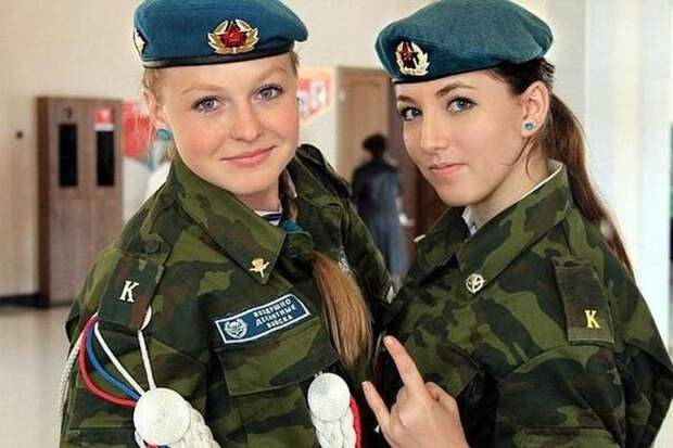 Очаровательные курсантки Рязанского высшего воздушно-десантного командного училища (12 фото)