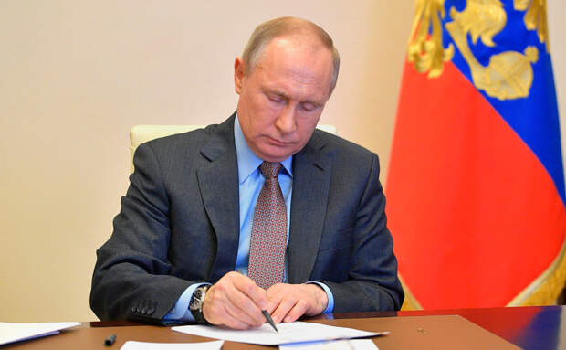 Путин подписал закон о выходе России из Договора по открытому небу