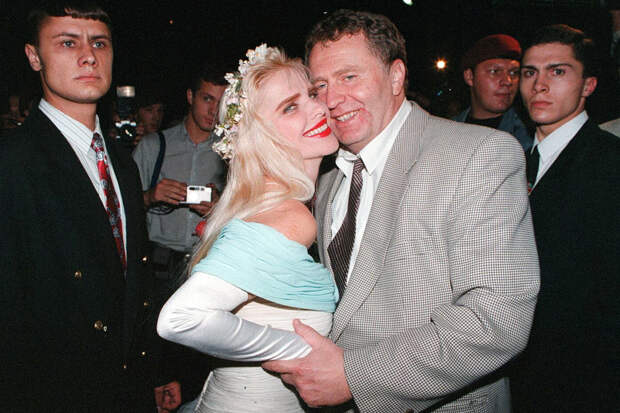 «Жириновский в ночном клубе с порнозвездой?» Как звезда фильмов для взрослых Чиччолина стала политиком и что она делала в России?