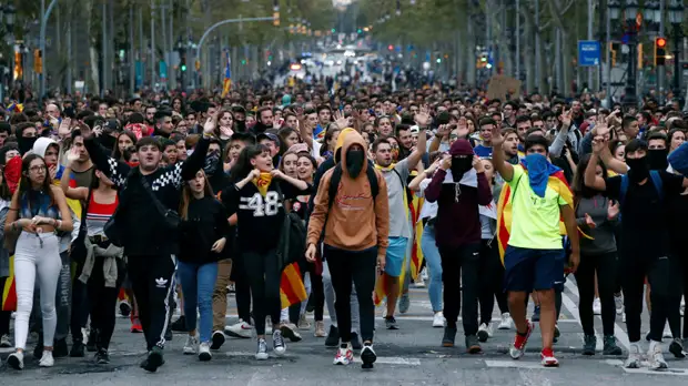 RFEF подтвердила перенос матча «Барселона» — «Реал» из-за протестов в Каталонии