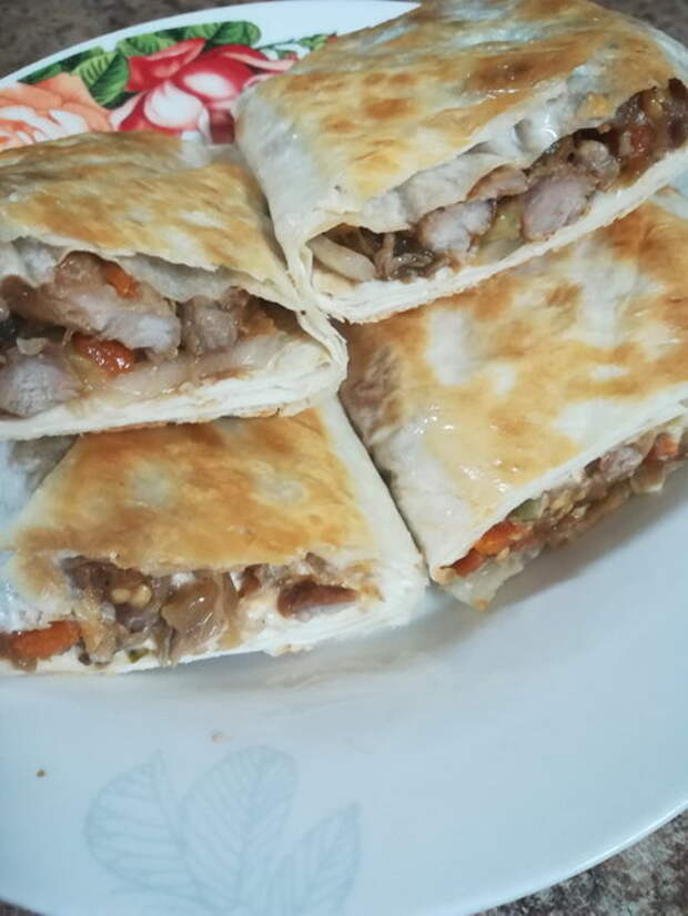 Мясо в армянском лаваше