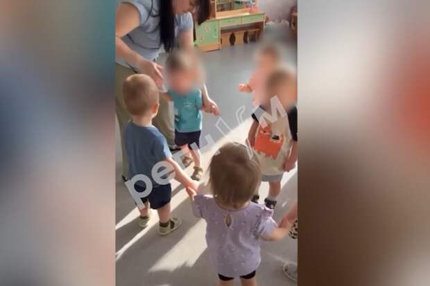 Родители задаривали воспитателя детсада из Северодвинска, истязавшую детей, подарками