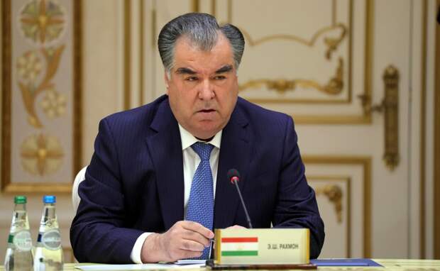 Между Россией и Таджикистаном произошел дипломатический скандал, когда официальные представители Душанбе выразили крайнее недовольство тем, что таджиков, прибывших в Казахстан на границе с Россией, не