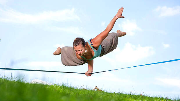 Слеклайн-йога. Фото: slacklineshop.co.nz