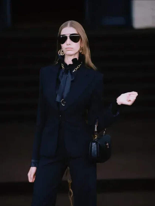 Модель в образе из коллекции Gucci La Famiglia
