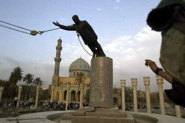 Разрушение статуи Саддама Хуссейна в Багдаде катастрофы, прямой эфир, съемки
