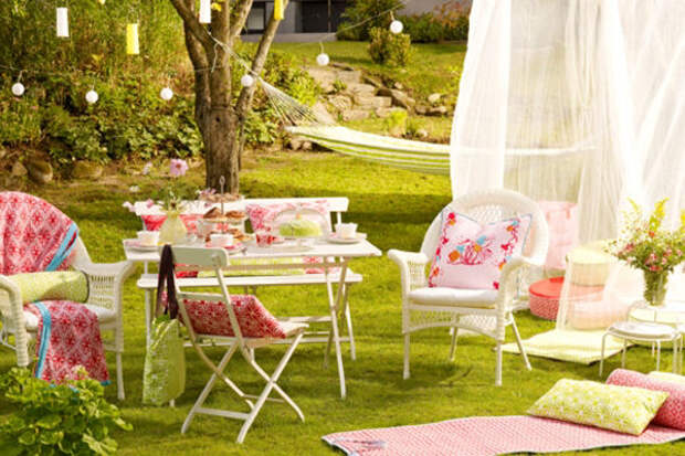 french-summer-outdoor-table-set1.jpg