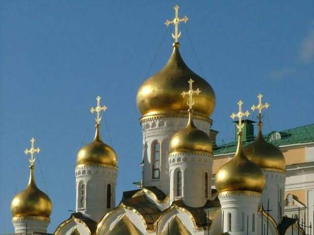 Зачем православные верующие на Чистый четверг зажигают свечи во время уборки
