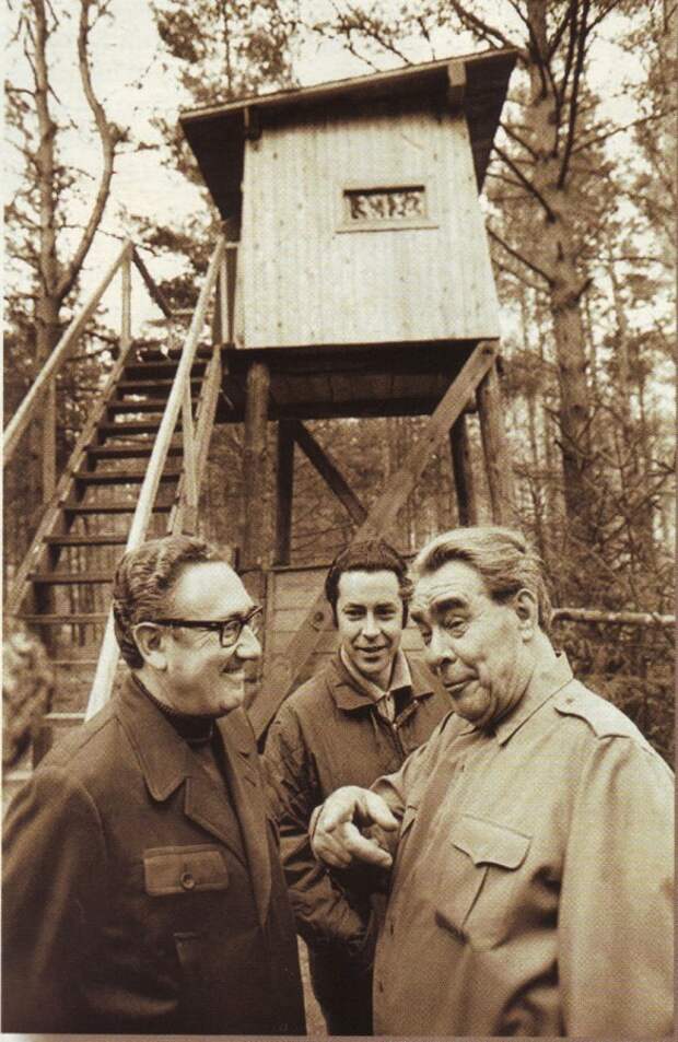 Леонид Брежнев и госсекретарь США Генри Киссинджер перед охотой