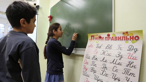 Глава СПЧ предложил высылать мигрантов, чьи дети не учатся в школе