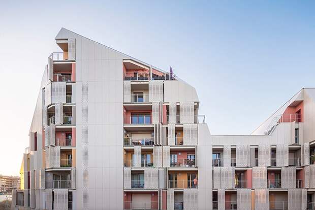 Жилой комплекс с домами усеченной формы в Париже