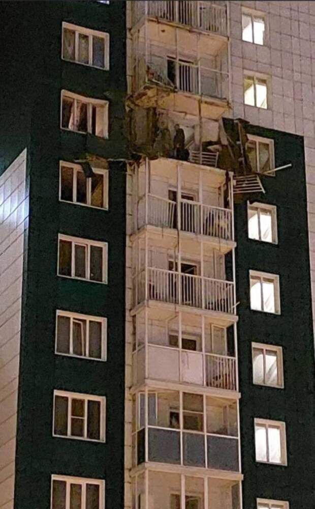 Прилеты украинских дронов-камикадзе по жилым домам Воронежа в ходе вечерней