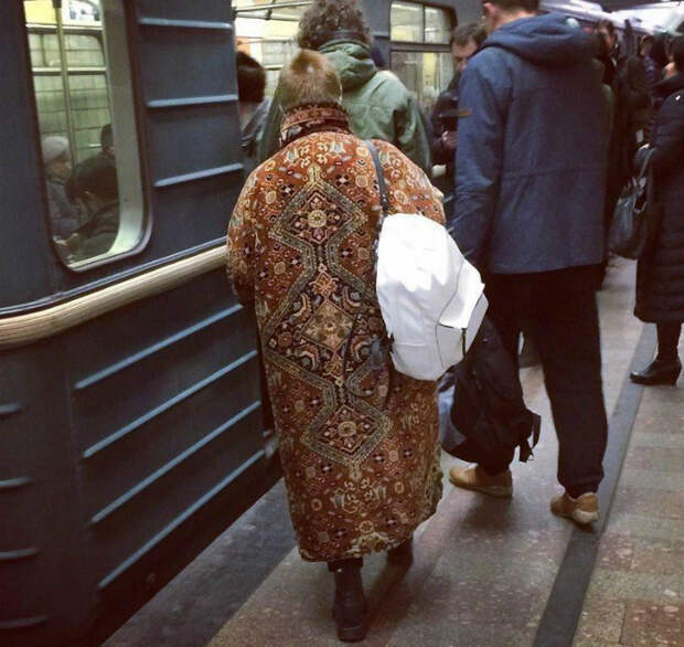 Пальто из ковра. Пальто из ковра.