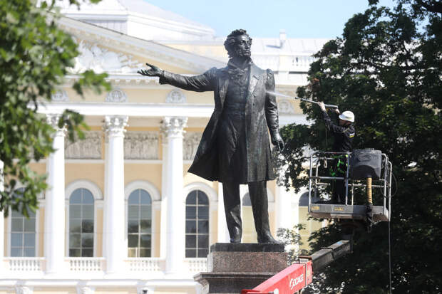 На площади Искусств можно будет погрузиться в мир героев Пушкина