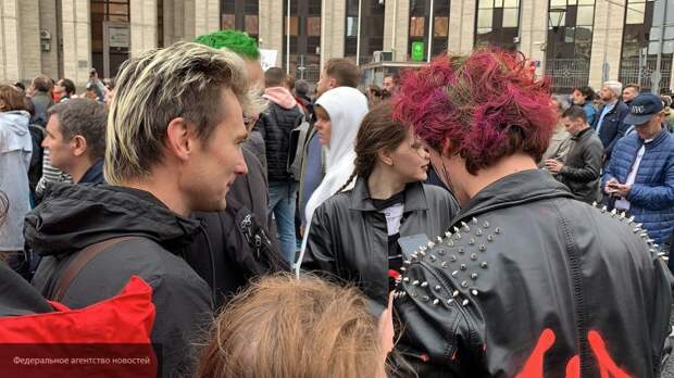 Организаторы митинг-концерта не имеют права говорить от лица москвичей, считает Макаренко