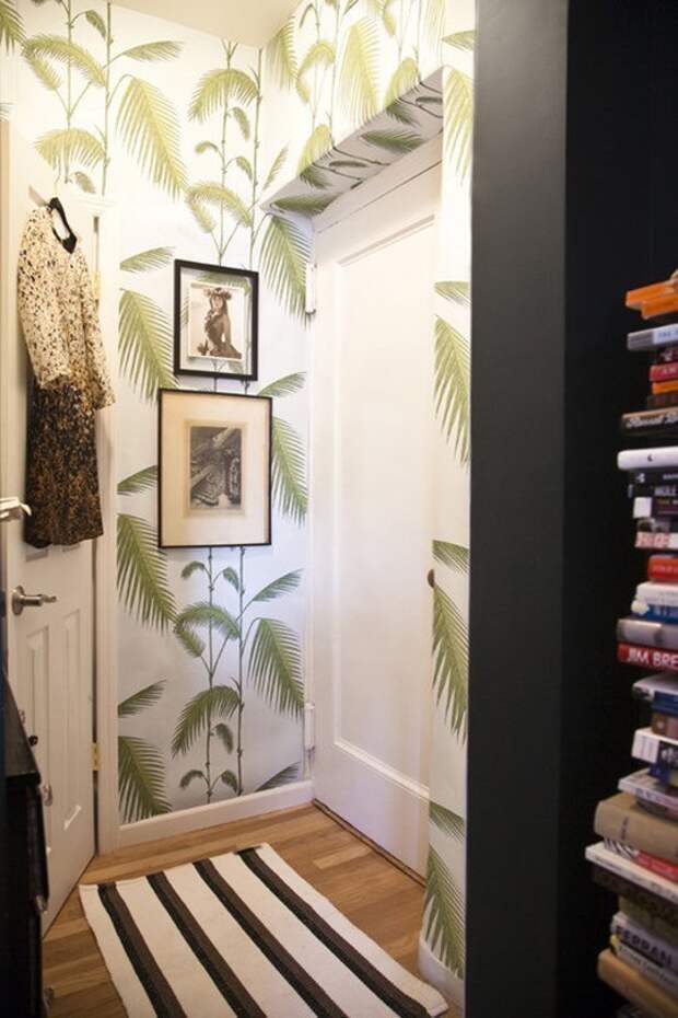 Фотография: Прихожая в стиле Современный, Малогабаритная квартира, Квартира, Советы, Бежевый, Бирюзовый, Зонирование, как зонировать комнату, как зонировать однушку, как зонировать однокомнатную квартиру – фото на InMyRoom.ru