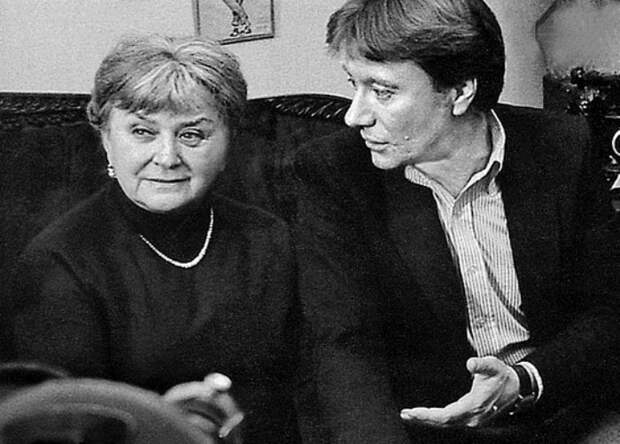 Андрей Миронов боялся Бога и маму. Какой была самая главная женщина в жизни киноактера?
