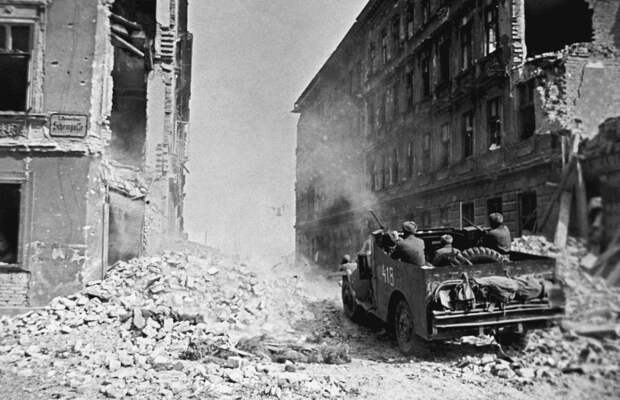 Austria_Vena_M3_Scaut_1945_autor_E_Haldey.jpg Austria_Vena_M3_Scaut_1945_autor_E_Haldey.jpg