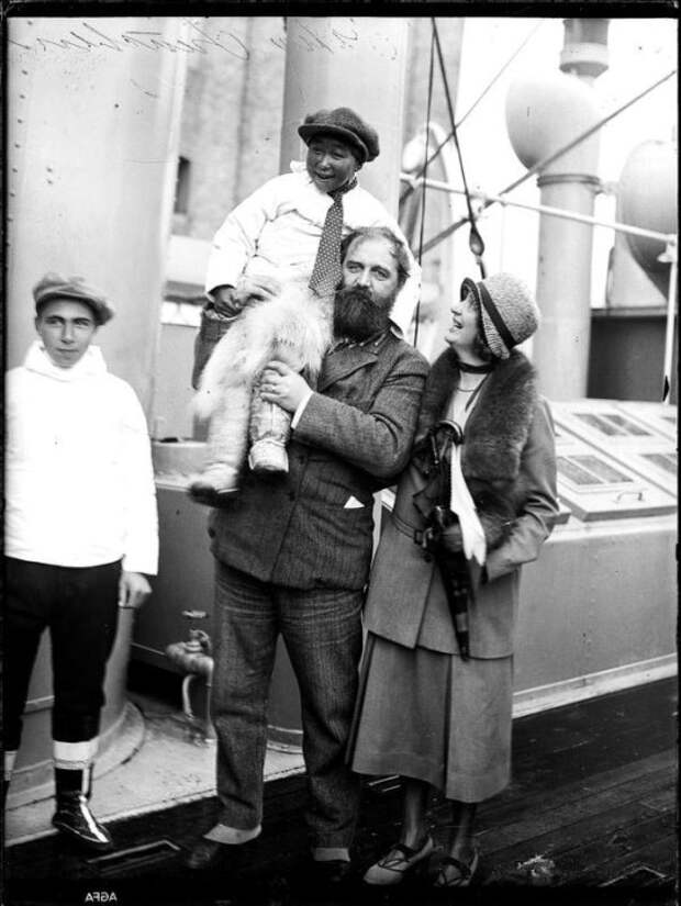 Питер Фройхен со своими детьми. Фото: badassoftheweek.com