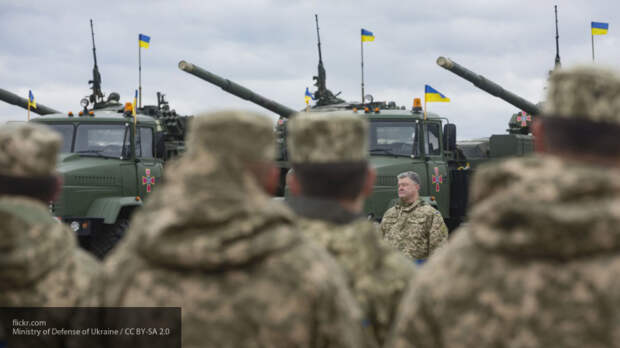 Военное положение на Украине создает угрозу безопасности в Донбассе, считает Лукашевич