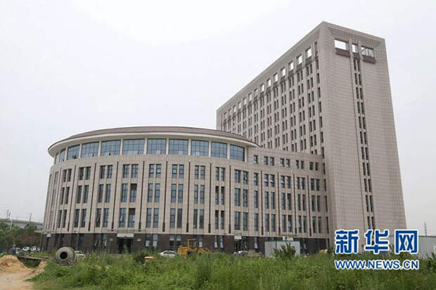 university-building-looks-like-toilet-north-china-water-conservancy-electric-power-4