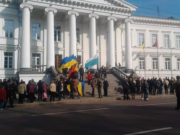 Полтава во время майдана, Корпусный сад
