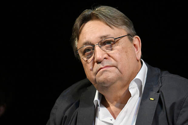 Актер Клюквин почтил память Быстрицкого и отметил его профессионализм