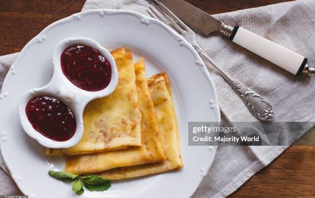 Блины с вареньем: названа стоимость десерта для всей семьи на Масленицу