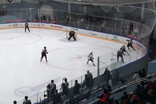 ХК "Тамбов" одержал четвёртую подряд победу на домашнем льду