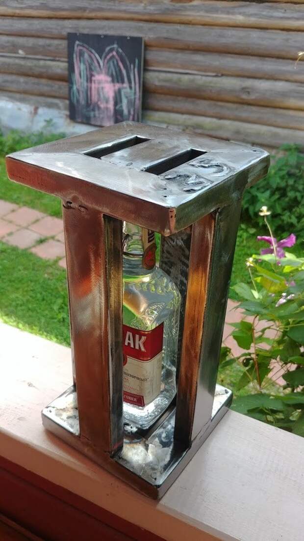 Красивая лестница на металлическом каркасе для крыльца своими руками