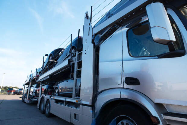 Эксперт Петров предупредил об изменении цены на импортные автомобили с 1 апреля