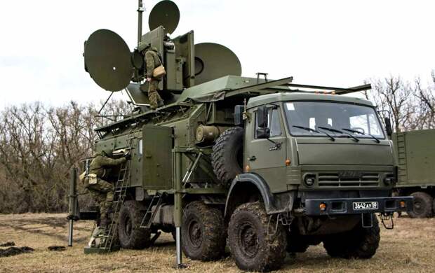 Из-за характерной формы антенн "Красуху-4" иногда называют "чебуракой". Для нашей армии Чебурашка больше, чем сказочный персонаж и название выглядит довольно мило. Фото МО РФ