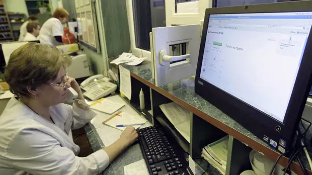 В Петербурге планируют перевести детей-пациентов на электронные медицинские карты