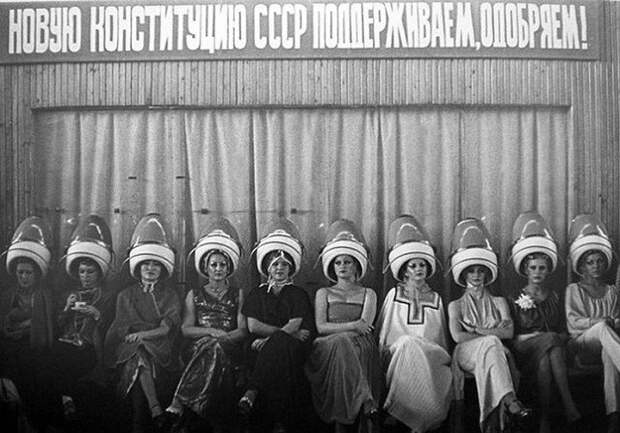 Начесы, бабетты и модельные стрижки: что происходило в салонах красоты в СССР СССР, парикмахерская, прически