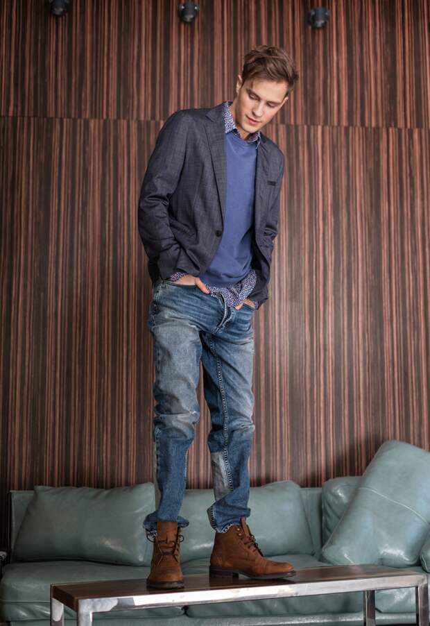Пиджак, EMPORIO ARMANI; джемпер, Aeronautica Militare; рубашка, GUESS; джинсы, ICEBERG; обувь, Dead Vintage Пиджак, EMPORIO ARMANI; джемпер, Aeronautica Militare; рубашка, GUESS; джинсы, ICEBERG; обувь, Dead Vintage