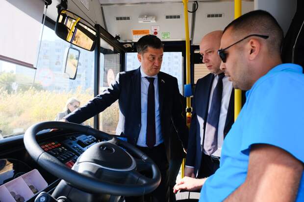 Депутат Госдумы протестировал новые астраханские автобусы
